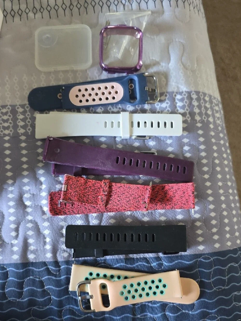 fitbit Versa Rose Gold Case with Peach Pink Band and Black Bonus Band